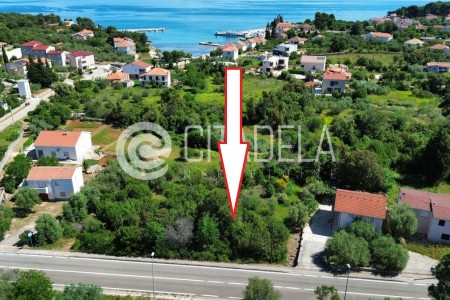 Pašman, Ždrelac - građevinsko zemljište 300 m od mora, 926 m2