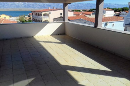 Vir - kuća 556 m2, 6 apartmana i poslovni prostor, 170 m od mora