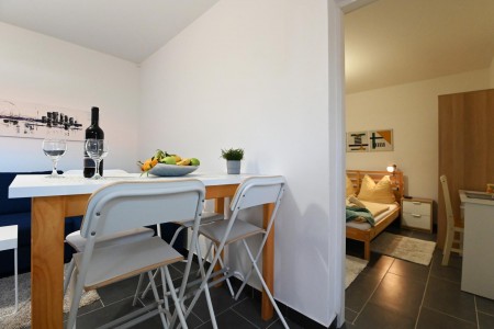 Murter, Betina - kuća s četiri apartmana, 100 m od plaže, 219 m2