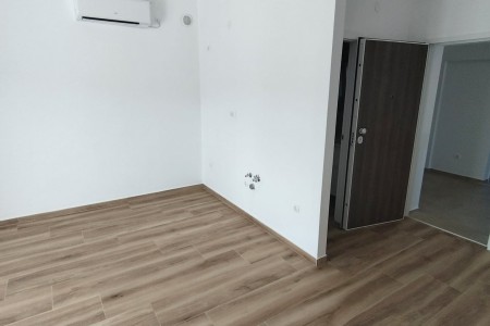 Turanj – novi trosoban apartman prvi red do mora, 72 m2