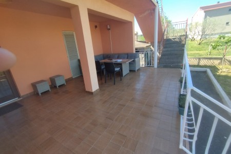 Sveti Filip i Jakov , renovirana kuća u mirnom dijelu, 220 m2