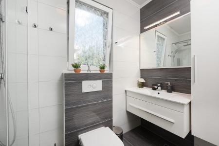 Zadar, Diklo - stan s privatnim ulazom i dvori&scaron;tem, 150m od mora