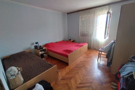 Gračac, Srb - kuća na mirnoj lokaciji s pogledom, 107 m2