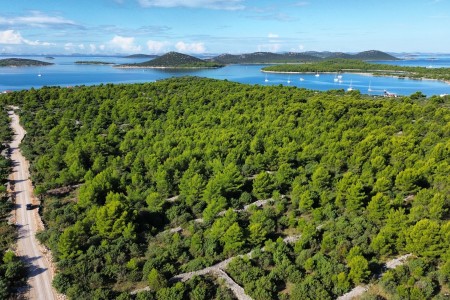 Pirovac, Prosika - poljoprivredno zemljište uz magistralu, 1564 m2