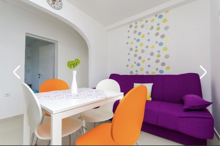 Rogoznica- centar – kuća sa 7 apartmana i pogledom na more, 330,49 m2