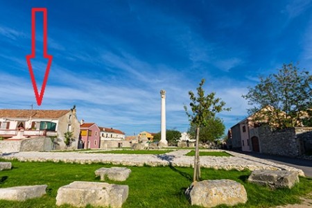 Nin, centar - kuća pored ostataka rimskog hrama, 220 m2