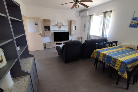 Sveti Filip i Jakov , renovirana kuća u mirnom dijelu, 220 m2