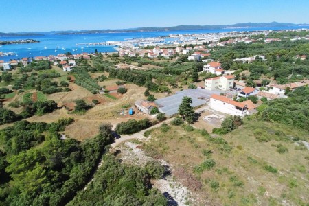 Sukošan - građevinsko zemljište s pogledom na more, 1035 m2