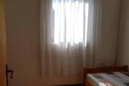 Gospić - kuća s pomoćnim objektom 80 m2 i dvor 1126 m2