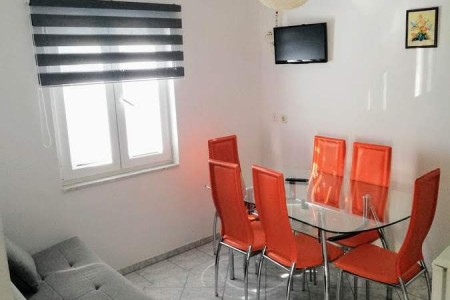 Biograd na Moru, kuća s 9 apartmana, 441 m2