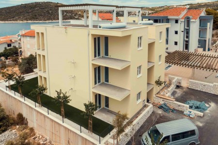 Sevid, Marina - novi dvosobni apartman s vrtom i zajedničkim bazenom, 72 m2