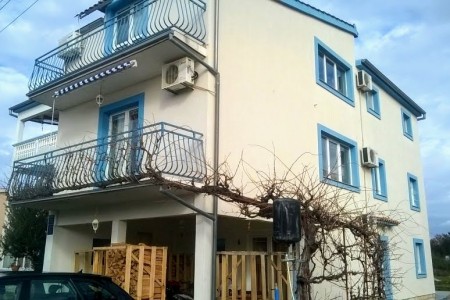 Biograd na Moru, kuća s 9 apartmana, 441 m2