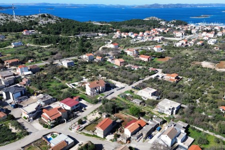 Drage, građevinsko zemljište u centru mjesta, 464 m2