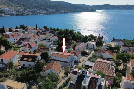 Rogoznica- centar – kuća sa 7 apartmana i pogledom na more, 330,49 m2