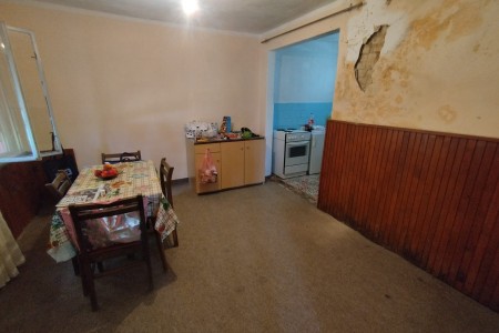 Gračac, Srb - kuća na mirnoj lokaciji s pogledom, 107 m2