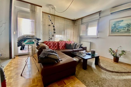 Zadar, Bulevar – dvosoban stan s pogledom na more, 76 m2