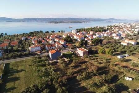 Sv. Filip i Jakov - građevinsko zemljište s pogledom na more, 635 m2