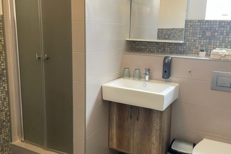 Rogoznica- centar – kuća sa 7 apartmana i pogledom na more, 330,49 m2