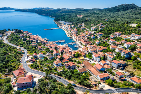 Dugi otok, Sali - građevinsko zemljište u centru, 584 m2