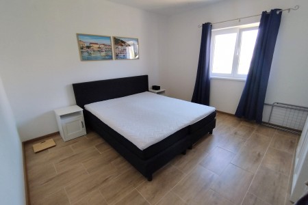 Sveti Filip i Jakov , renovirana kuća u mirnom dijelu, 220 m2