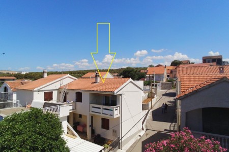 Sveti Filip i Jakov - kuća s 3 apartmana, garažom i podrumom, 220 m2