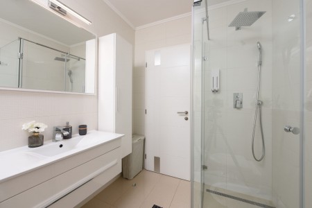 Zadar, Diklo - stan s privatnim ulazom i dvori&scaron;tem, 150m od mora