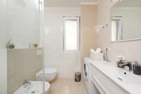 Zadar, Diklo - stan s privatnim ulazom i dvori&scaron;tem, 150m od mora