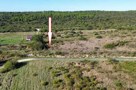Suko&scaron;an - poljoprivredno zemlji&scaron;te uz potok, 2872 m2