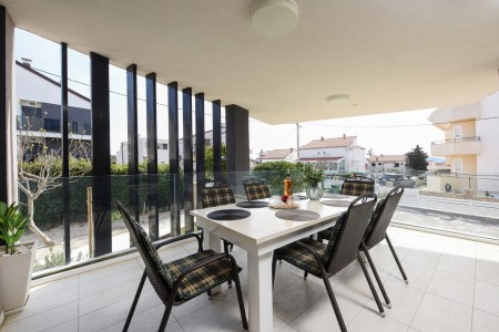 Zadar, Diklo - stan s privatnim ulazom i dvori&scaron;tem, 150m od mora