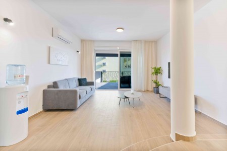 Sevid -novi trosobni apartman u prizemlju sa zajedničkim bazenom,136m2