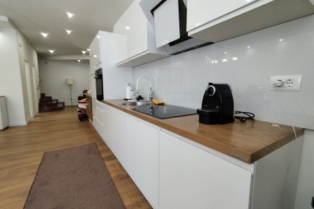 Zadar, Relja - renovirani stan na dobroj poziciji, 120 m2