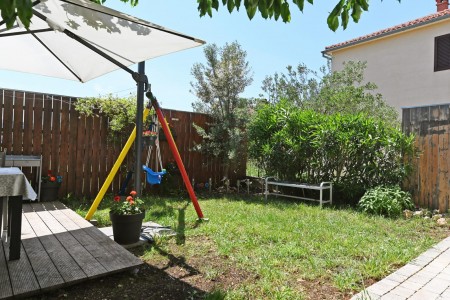 Murter, Betina - kuća s četiri apartmana, 100 m od plaže, 219 m2