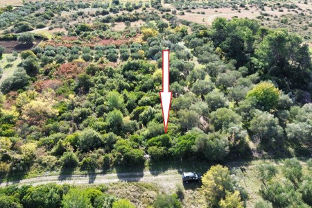 Suko&scaron;an - poljoprivredno zemlji&scaron;te okruženo maslinicima, 947 m2