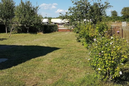 Gospić - kuća s pomoćnim objektom 80 m2 i dvor 1126 m2