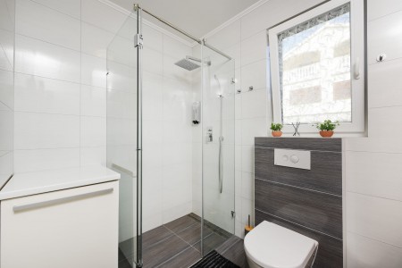 Zadar, Diklo - stan s privatnim ulazom i dvori&scaron;tem, 150m od mora