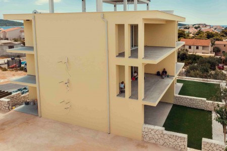 Sevid, Marina - novi dvosobni apartman s vrtom i zajedničkim bazenom, 83 m2