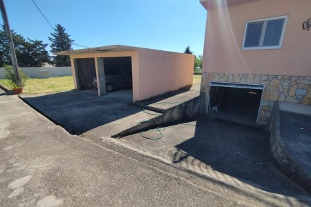Sveti Filip i Jakov , renovirana kuća u mirnom dijelu, 220 m2