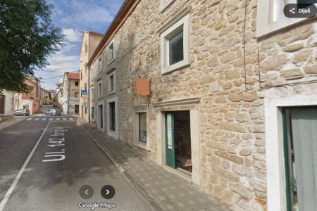 Drni&scaron;, poslovni prostor u centru, 106 m2