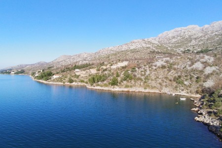 Starigrad-Paklenica - building plot first row to the sea, 11411 m2