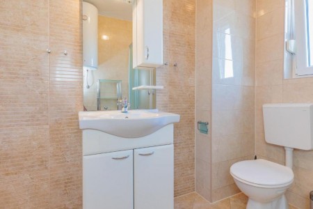 NIN - jednosoban apartman s bazenom i dvorištem – 54 m2