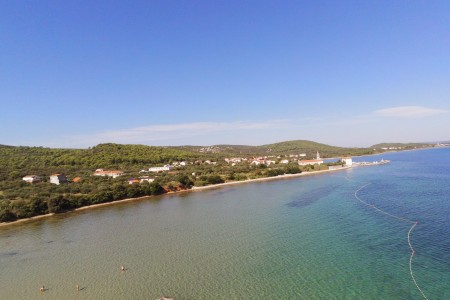 Pašman, Kraj - kuća prvi red do mora, na pješčanoj plaži, 236 m2