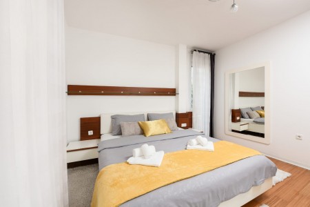 Zadar, Diklo - stan s privatnim ulazom i dvori&scaron;tem, 150m od mora