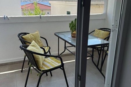 Rogoznica- centar – kuća sa 7 apartmana i pogledom na more, 330,49 m2