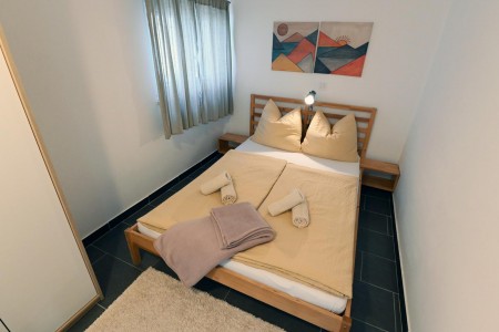 Murter, Betina - kuća s četiri apartmana, 100 m od plaže, 219 m2