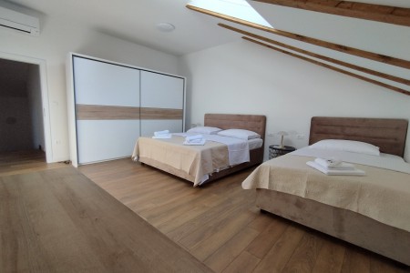 Zadar, Relja - renovirani stan na dobroj poziciji, 120 m2