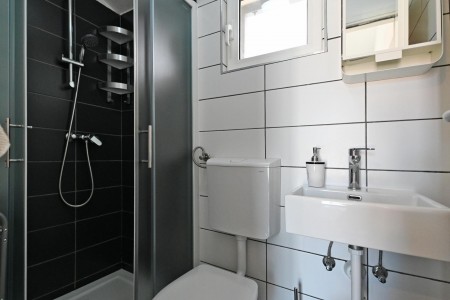 Murter, Betina - kuća s četiri apartmana, 100 m od plaže, 219 m2