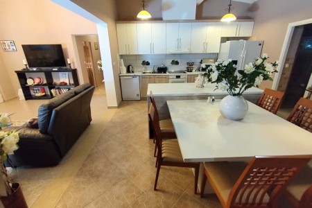 Suhovare - kuća za odmor s bazenom i pomoćnim objektima