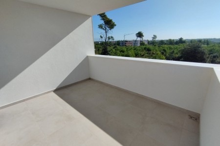 Privlaka - trosoban stan s krovnom terasom i pogledom na more, 137 m2