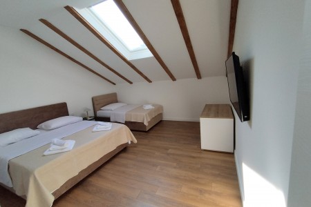 Zadar, Relja - renovirani stan na dobroj poziciji, 120 m2