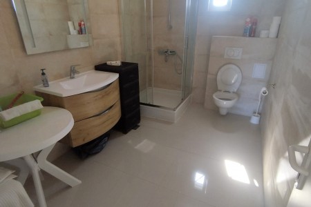 Sveti Filip i Jakov , renovirana kuća u mirnom dijelu, 220 m2